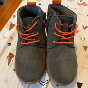 NWT UGG kids leather boots size 10